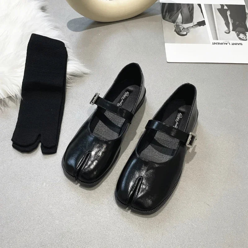 Novelty Split Toe flat shoes