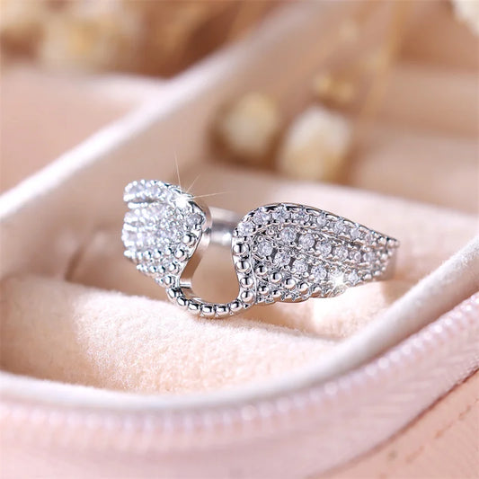 Cute Female White Zircon Stone Ring